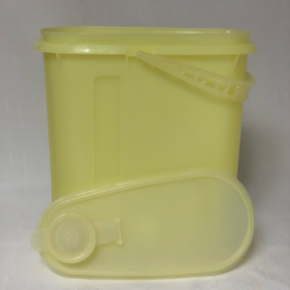 Vintage Tupperware Pitcher Yellow Beverage Buddy 2 Quart Store & Sip Handle Lid